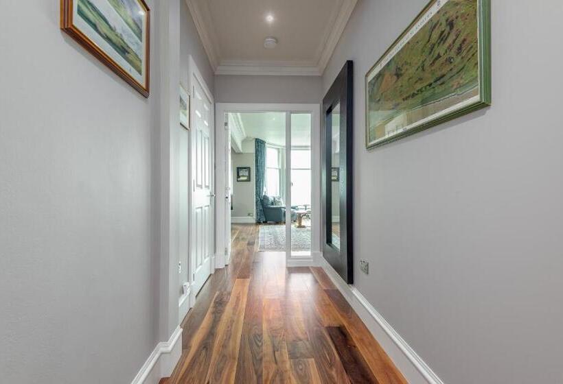 Golfers Dream, 100 Yards To Old Course, Parking