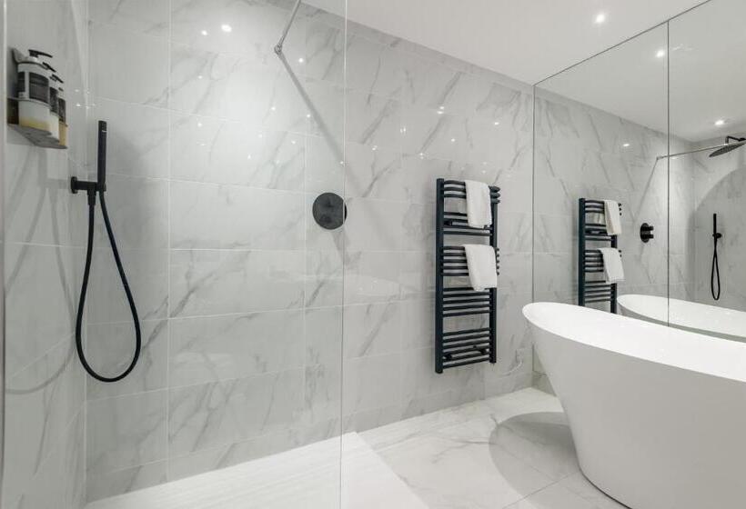 Golfers Dream, 100 Yards To Old Course, Parking