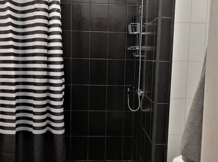 Good Night Rooms & Hostel