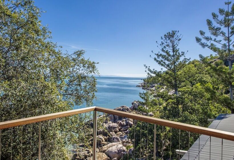 Headland Hideaway