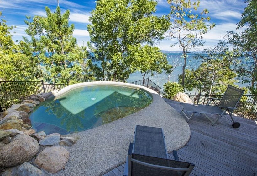 Headland Hideaway