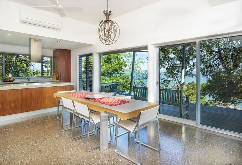 Headland Hideaway