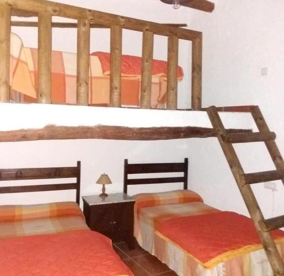 Spacious Comfortable House In Quesada With Balcony