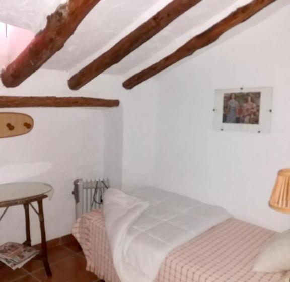 Spacious Comfortable House In Quesada With Balcony