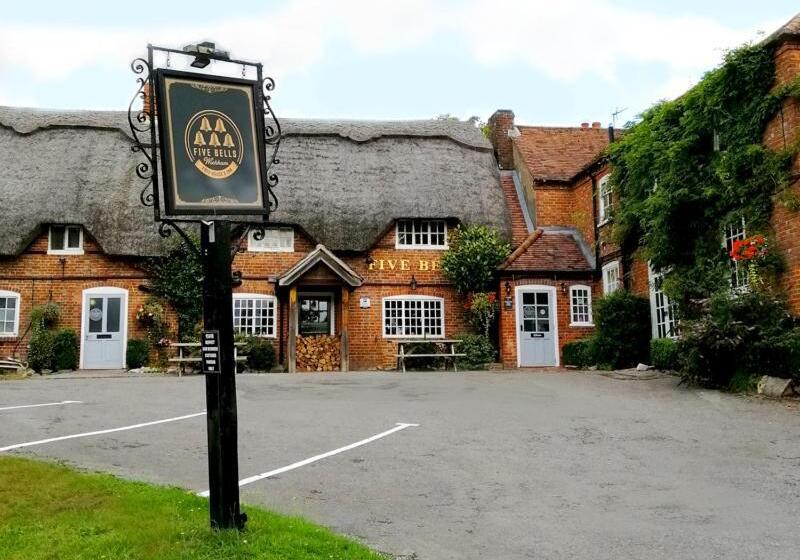 Хостел Five Bells Wickham