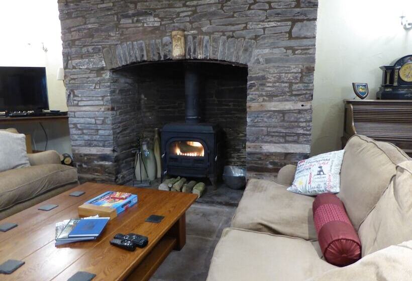 בית מלון כפרי Hilltops Brecon Holiday Cottages