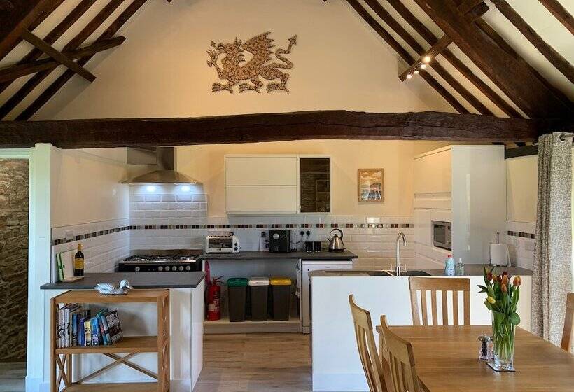 בית מלון כפרי Hilltops Brecon Holiday Cottages