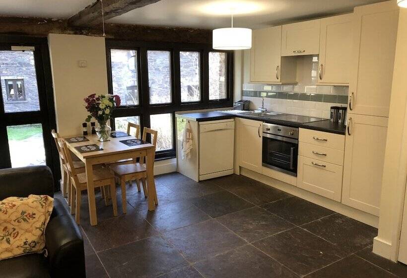 בית מלון כפרי Hilltops Brecon Holiday Cottages