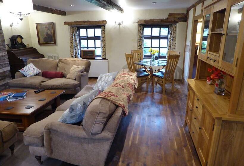 בית מלון כפרי Hilltops Brecon Holiday Cottages