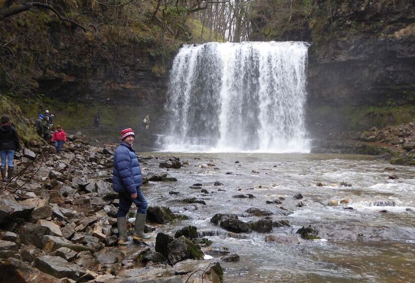 בית מלון כפרי Hilltops Brecon Holiday Cottages