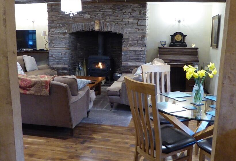 בית מלון כפרי Hilltops Brecon Holiday Cottages