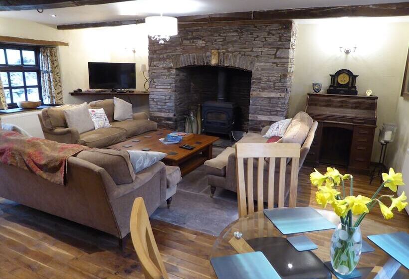 בית מלון כפרי Hilltops Brecon Holiday Cottages