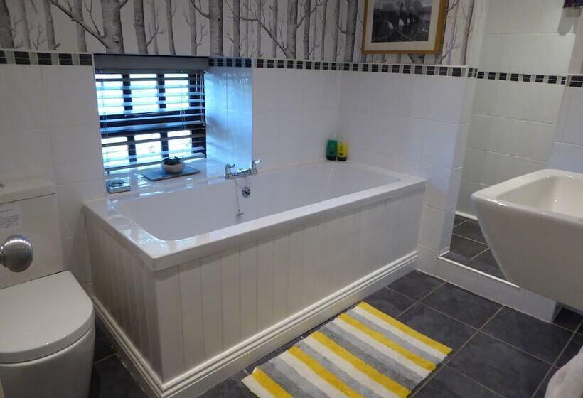 בית מלון כפרי Hilltops Brecon Holiday Cottages