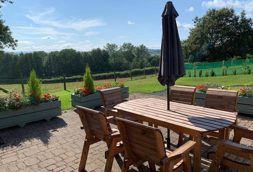 בית מלון כפרי Hilltops Brecon Holiday Cottages