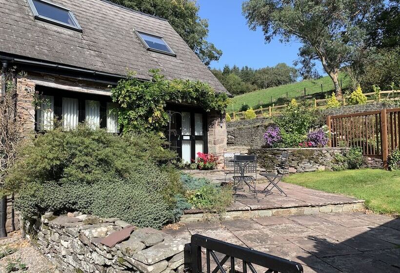 בית מלון כפרי Hilltops Brecon Holiday Cottages