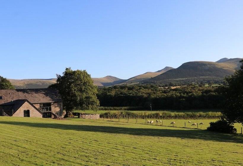 בית מלון כפרי Hilltops Brecon Holiday Cottages
