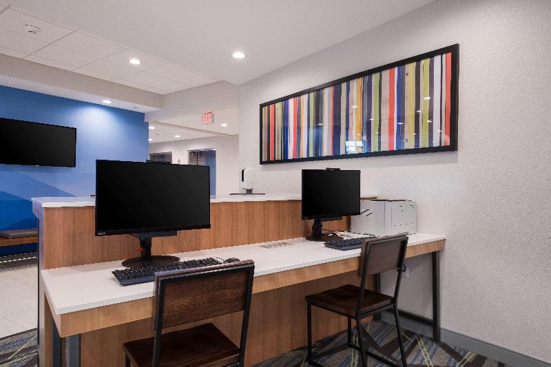 בית מלון כפרי Holiday Inn Express & Suites Chicago   Hoffman Estates, An Ihg