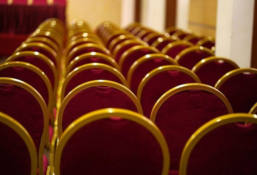 בית מלון כפרי Holiday Inn Express & Suites Chicago   Hoffman Estates, An Ihg