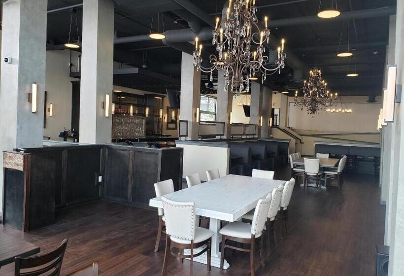 Отель Indigo Spokane Downtown, An Ihg