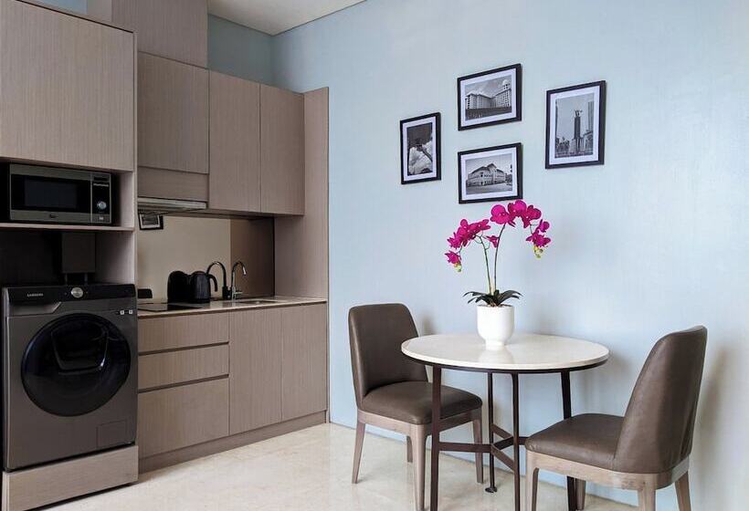 בית מלון כפרי Mangkuluhur Residences By Lorin