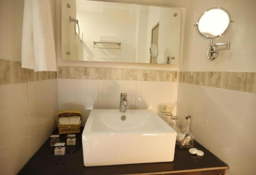 هتل On Apartasuites