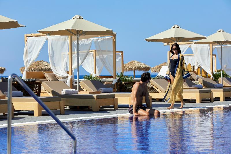 Отель Sea Breeze Santorini Beach Resort, Curio Collection Hilton