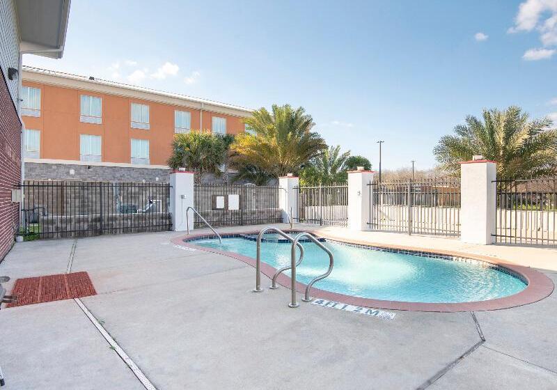 호텔 Oyo Townhouse Clute Lake Jackson