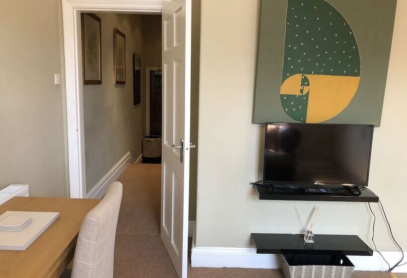 Lovely 1 Bed Apartment