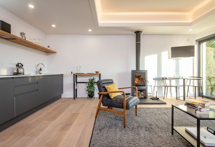 Luxury Garden Cottage Spectacular Views