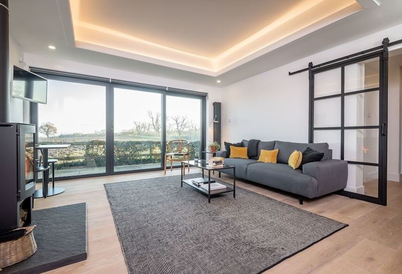 Luxury Garden Cottage Spectacular Views