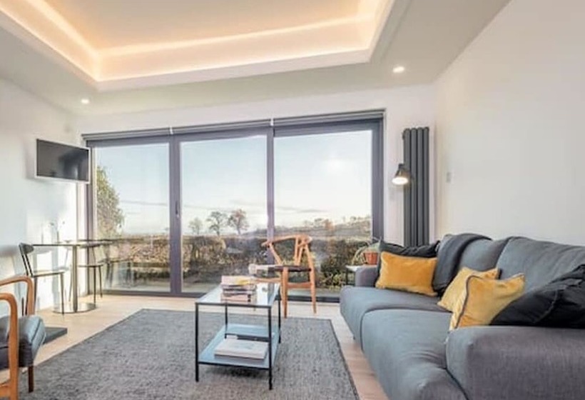 Luxury Garden Cottage Spectacular Views