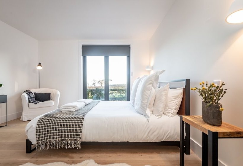 Luxury Garden Cottage Spectacular Views