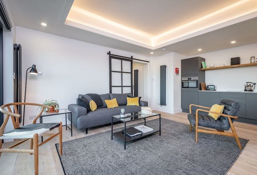 Luxury Garden Cottage Spectacular Views