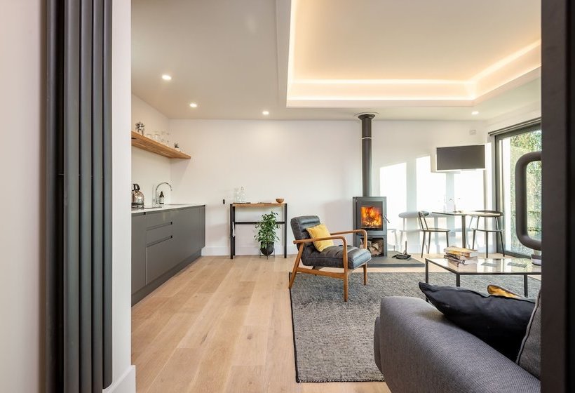 Luxury Garden Cottage Spectacular Views