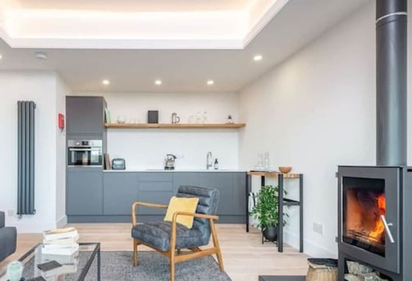 Luxury Garden Cottage Spectacular Views