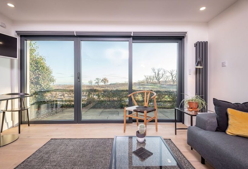 Luxury Garden Cottage Spectacular Views