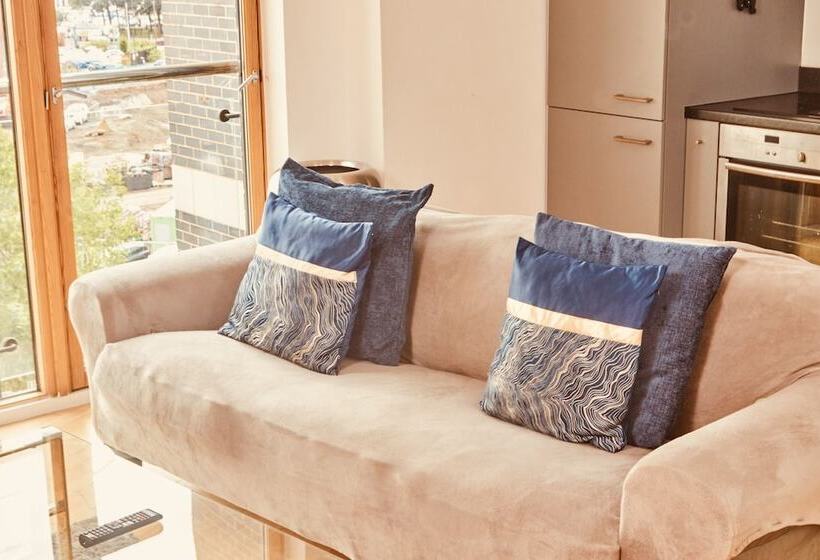 Modern Deluxe Leeds Dock Apartment Free Secure Parking