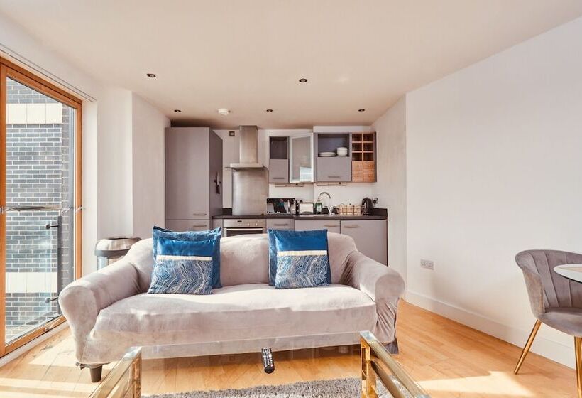 Modern Deluxe Leeds Dock Apartment Free Secure Parking