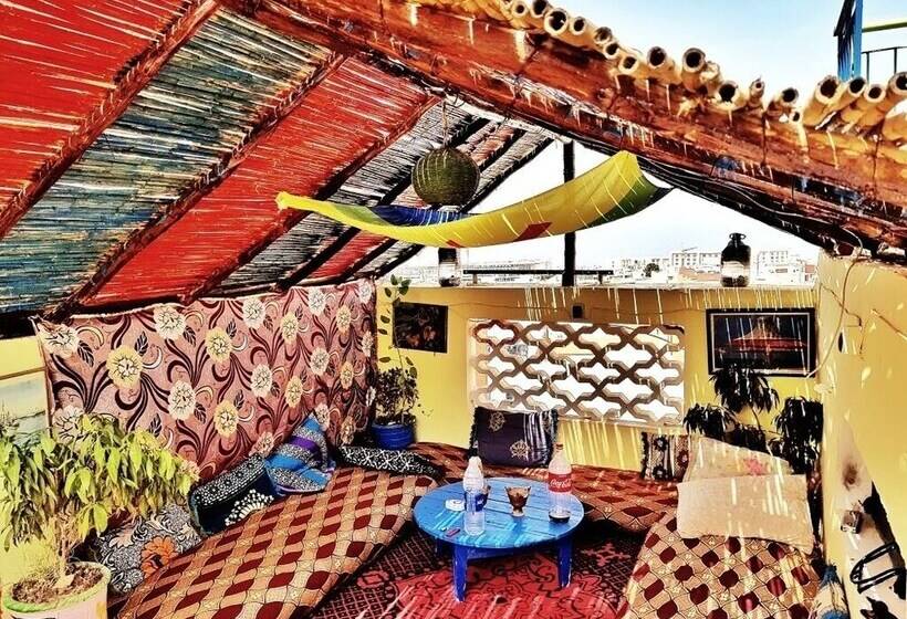 Nomad Surf House   Hostel