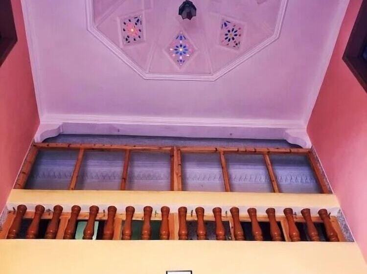 Nomad Surf House   Hostel