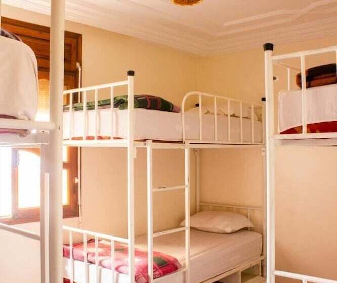 Nomad Surf House   Hostel