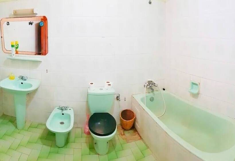 Nomad Surf House   Hostel