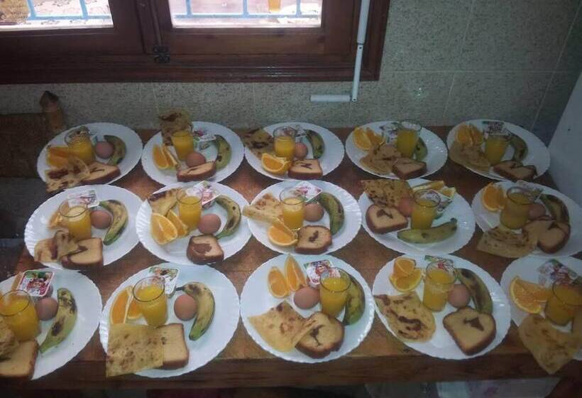 Nomad Surf House   Hostel