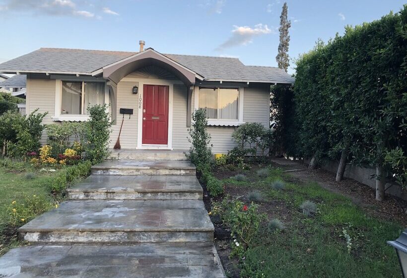 פנסיון Cute Housing Glendale California