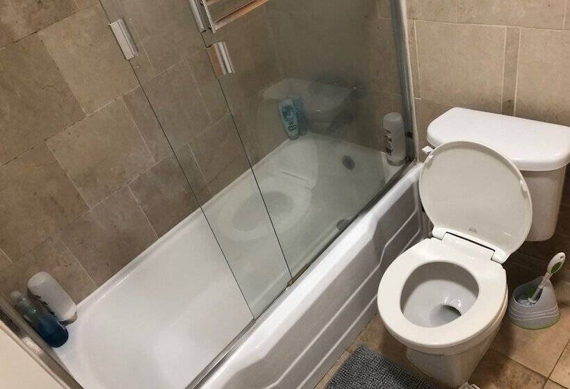 פנסיון Cute Housing Glendale California