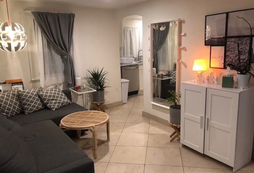 פנסיון Cute Housing Glendale California