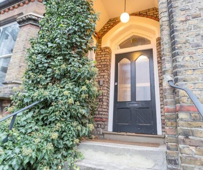 Spacious 1br Period Apartment Hampstead