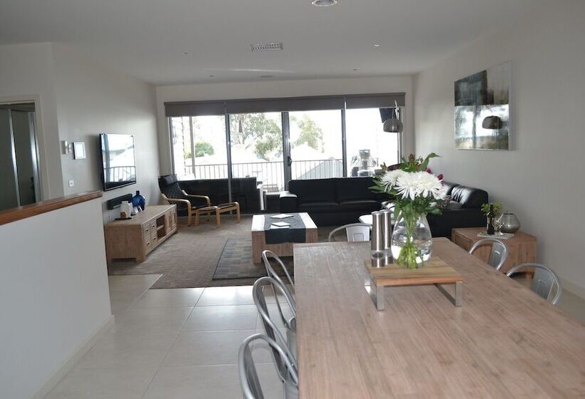 Waterview  Stoneleigh At Yarra