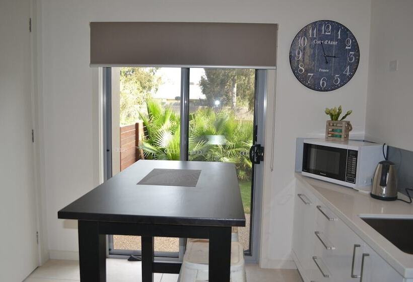 Waterview  Stoneleigh At Yarra