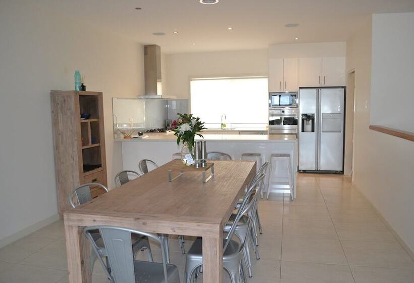 Waterview  Stoneleigh At Yarra